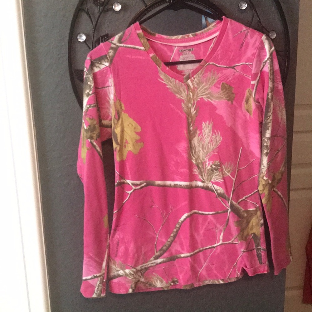 Long sleeve v neck T-shirt